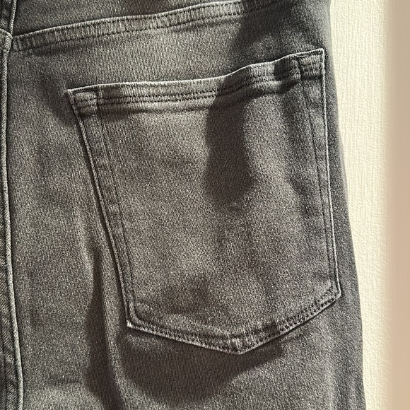 Good American skinny crop fray gray jeans. Sz 15. (12-14 US). - Picture 8 of 8